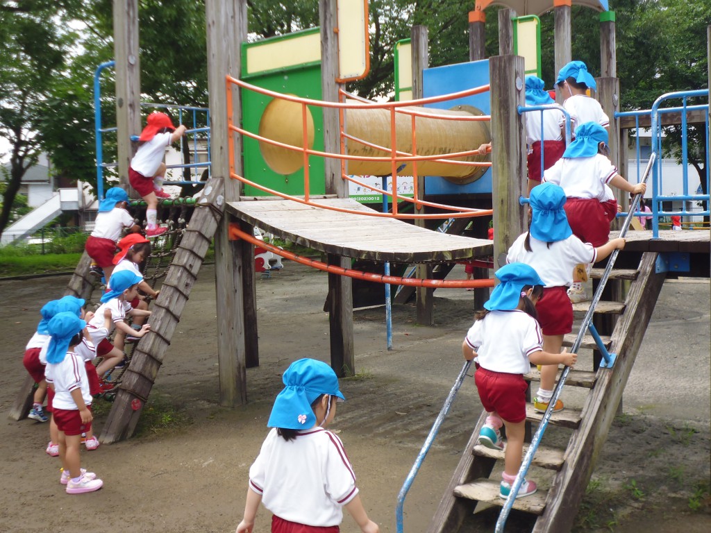 ☆みんなで公園で遊ぶの楽しいね☆ 鹿児島女子短期大学附属 かもめ幼稚園